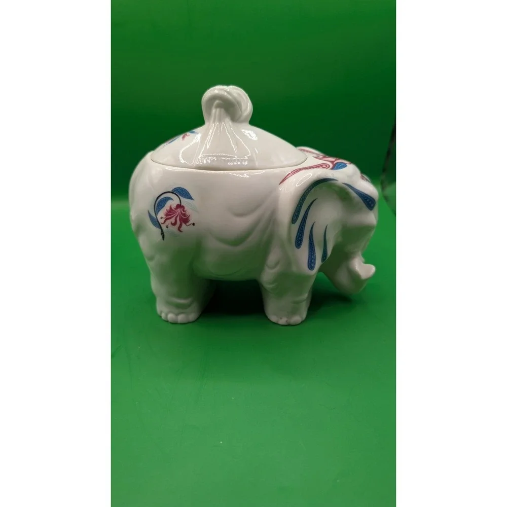 Vtg Elizabeth Arden Royal Pavilion at Brighton Porcelain Elephant Tea Caddy 1978